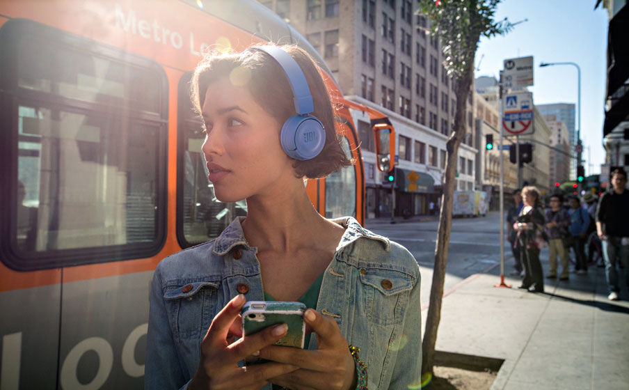 JBL T450BT Knapper til musik og opkald på ørekoppen - Image