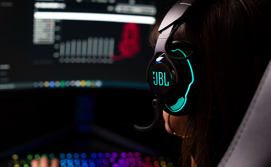 JBL Quantum 910 Wireless Få en konkurrencemæssig fordel med JBL QuantumSPATIAL 360™ på din konsol - Image