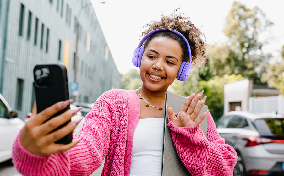 سماعات JBL Tune 530BT مزودة بميكروفونين بتقنية تشكيل الشعاع لإجراء مكالمات مثالية - صورة