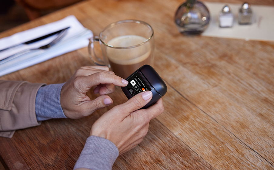 JBL Tour Pro 2 Smart etui giver en problemfri oplevelse - Image