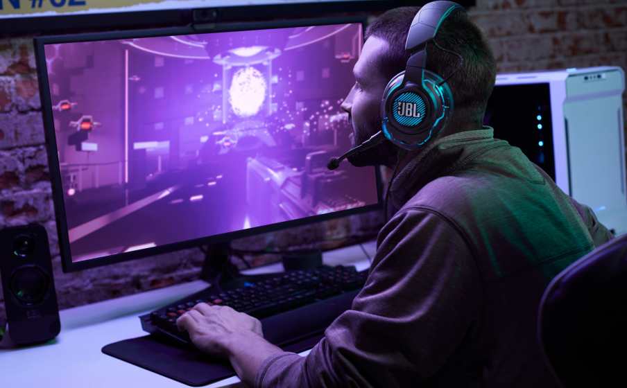 JBL Quantum ONE Få den professionelle fordel med forbedret hoved-tracking i JBL QuantumSPHERE 360™ - Image